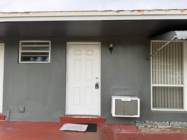 Building Photo - 4109 SW 24th St