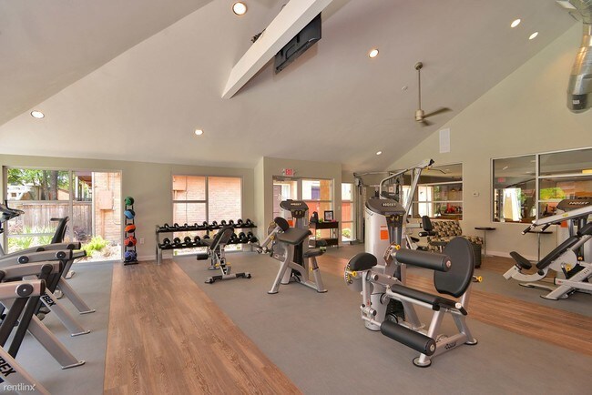 Building Photo - 100 Wilcrest Dr