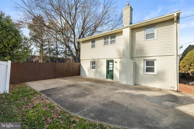 Building Photo - 1726 Baldwin Dr