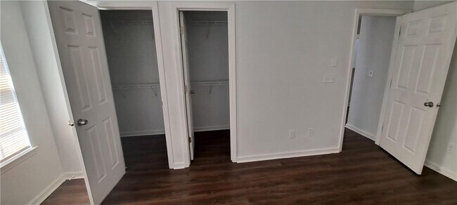 Building Photo - 4520 Ravenwood Pl
