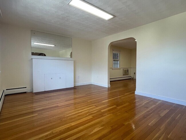 Building Photo - 84 Langley Rd