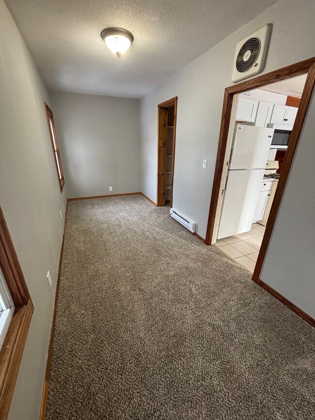 Building Photo - 814 16th St S