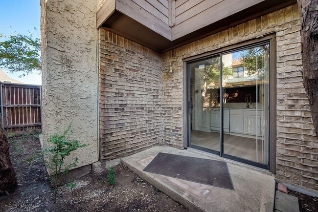 Building Photo - 336 Melrose Dr