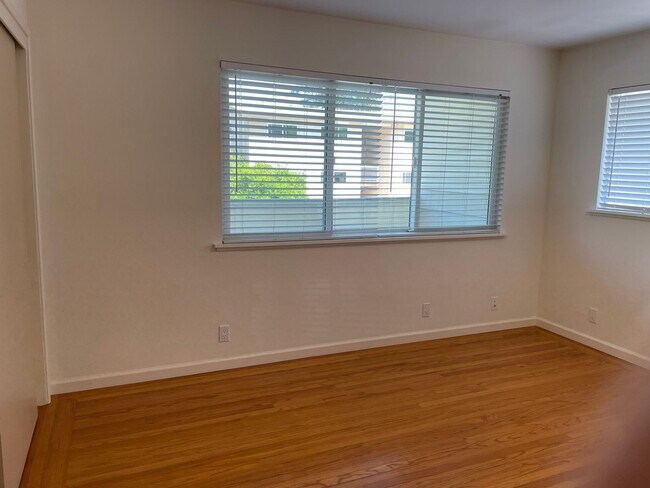 Building Photo - 207 Kent Ave