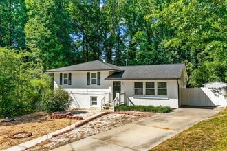 Building Photo - Gorgeous 3 Bedroom, 2 Bath Split-level home in Brentwood - High-end Renovation, Pet Friendly!