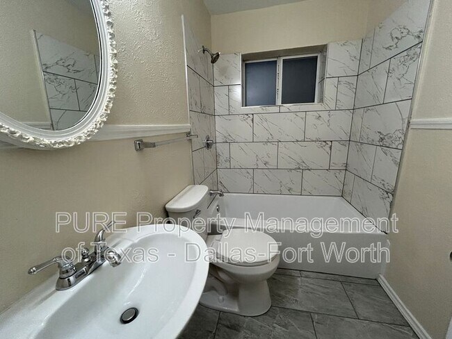 Building Photo - 3428 Statler Dr