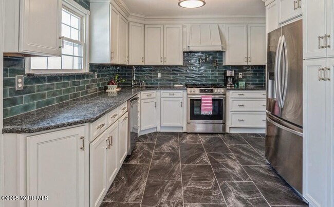 Building Photo - 24 Layton Ave