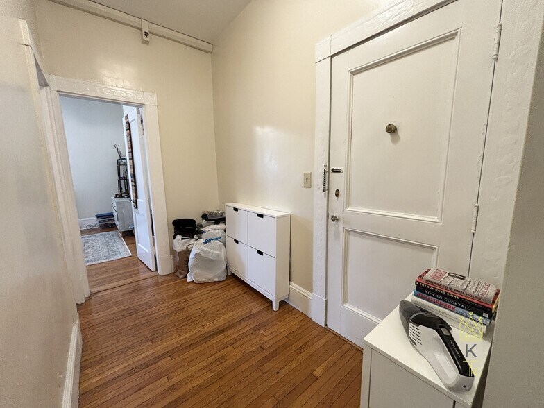 Building Photo - 1477 Beacon St