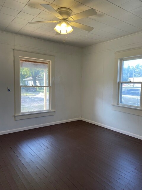 Building Photo - 611 N Chapman Ave
