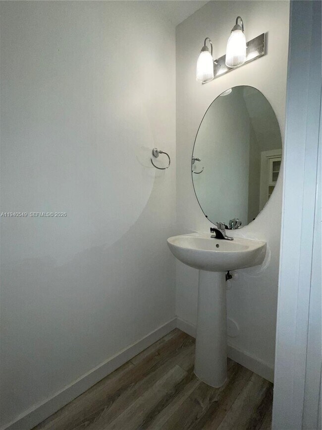 Building Photo - 207 Mallory Ct