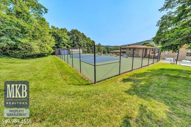 Building Photo - 5260 Crossbow Cir
