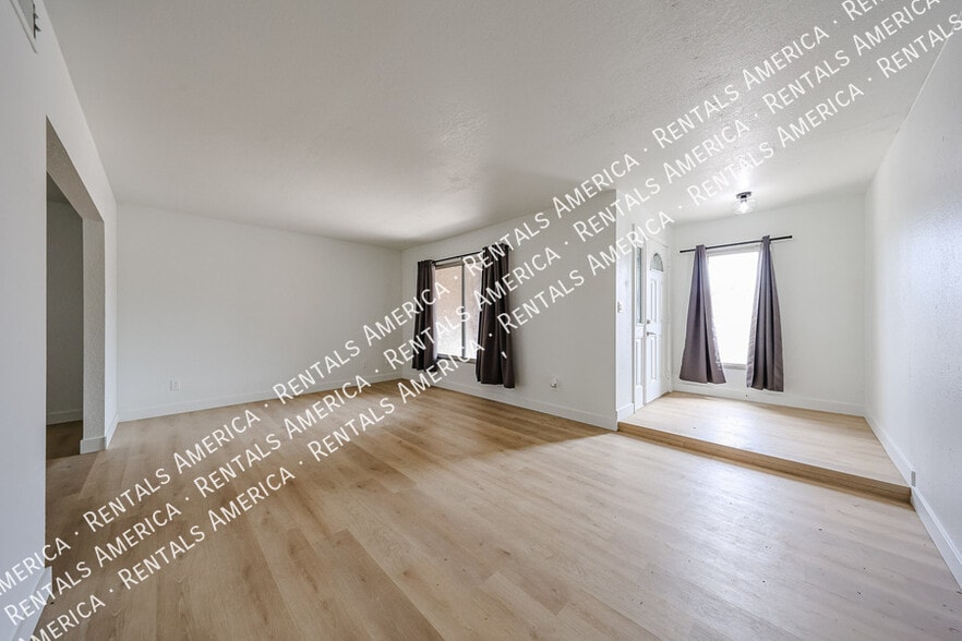 Building Photo - 10642 N 47th Dr