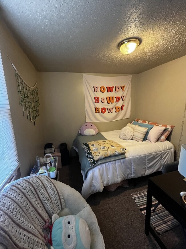 Building Photo - Nice 4 Bed 1 Bath close to UWEC and Water ...