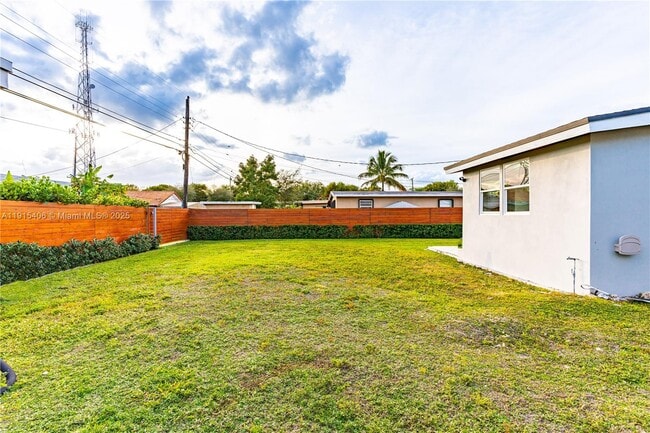 Building Photo - 6860 SW 37th St