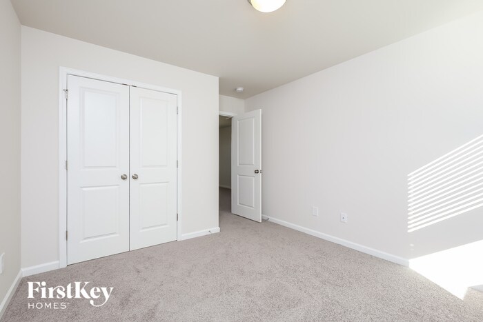 Building Photo - 534 Hillpark Ln