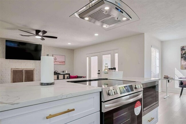 Building Photo - 13902 Wickersham Ln