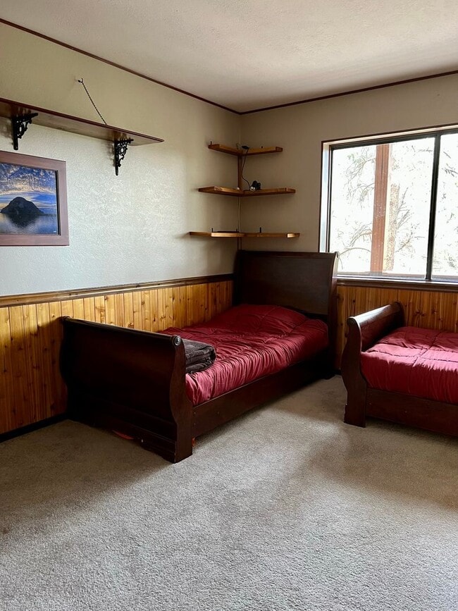 Building Photo - Charming Furnished 3-Bed Cabin Retreat wit...