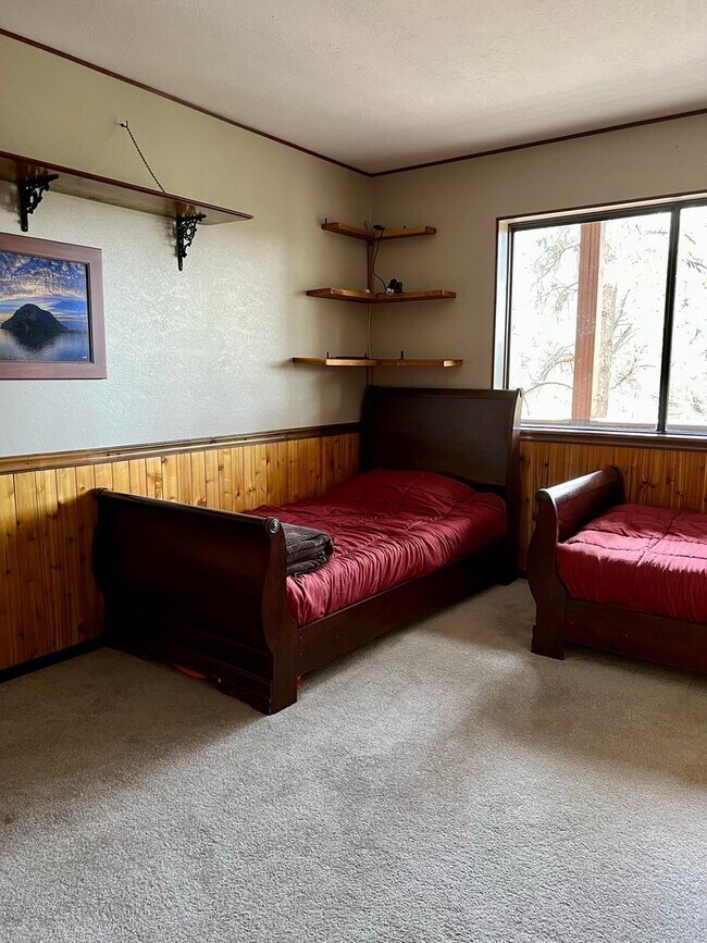 Building Photo - Cozy 3-Bed 2-Bath Cabin-Style Home Nestled...