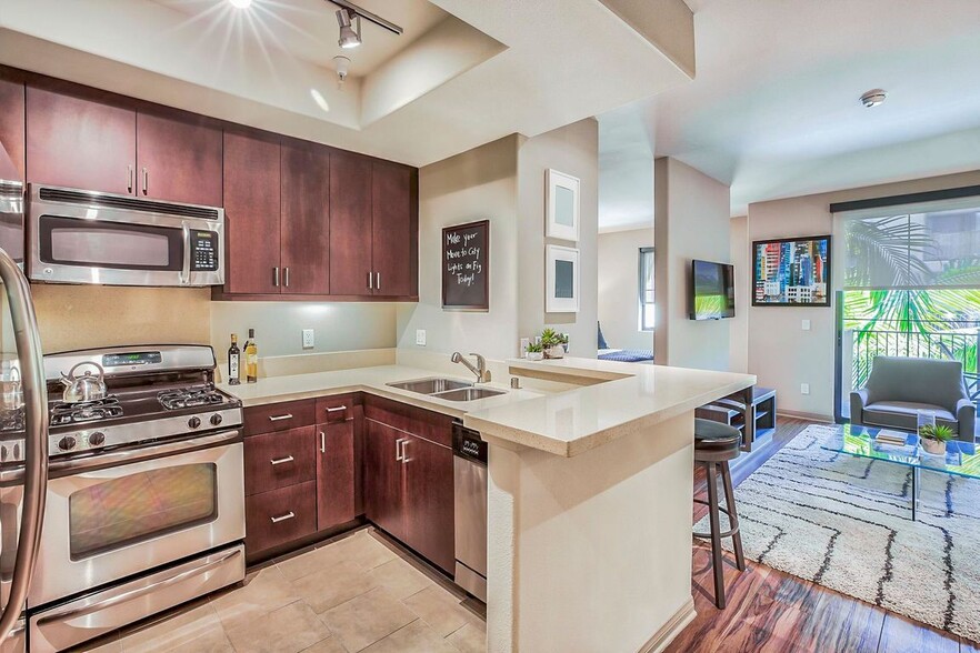 Spacious Kitchen with Breakfast bar and stainless steel appliances. - City Lights on Fig