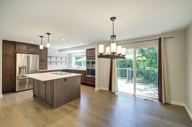 Building Photo - 4Bd/2.5Ba Kirkland House