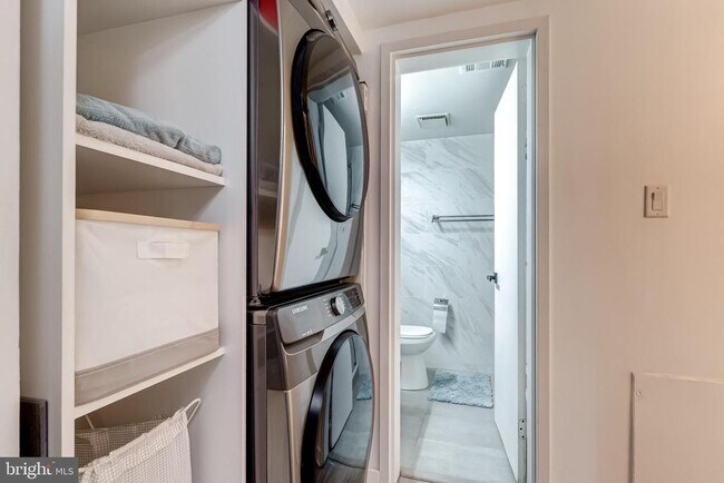 Building Photo - 11643 Stoneview Square