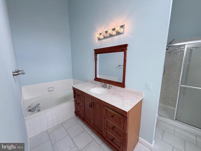 Building Photo - 5900 Parenham Way