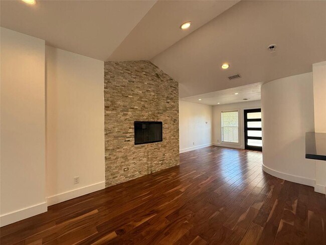 Building Photo - 5814 Gloucester Ln