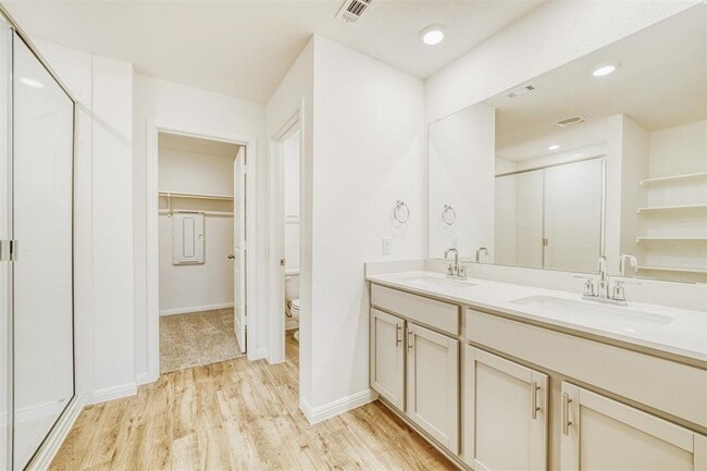 Building Photo - 1936 Bandito Bluff Pass