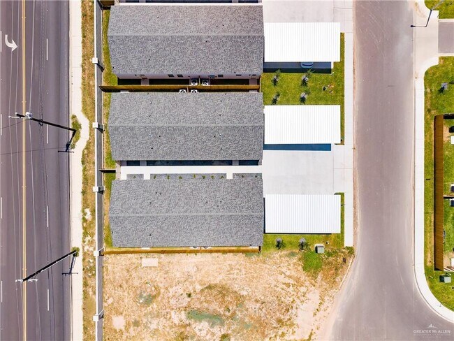 Building Photo - 800 Oriole Rd