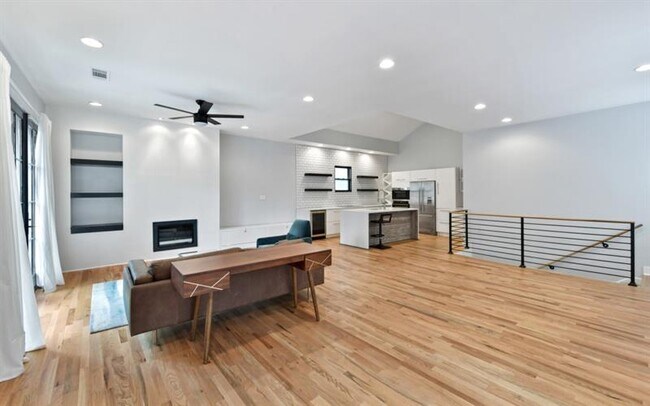 Building Photo - 632 Boulevard NE