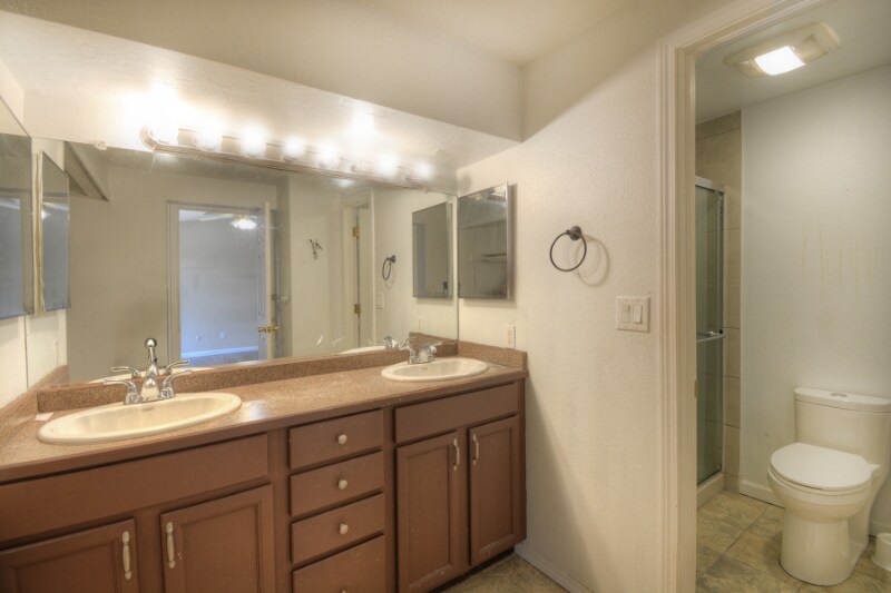 Building Photo - 1189 Panorama Dr