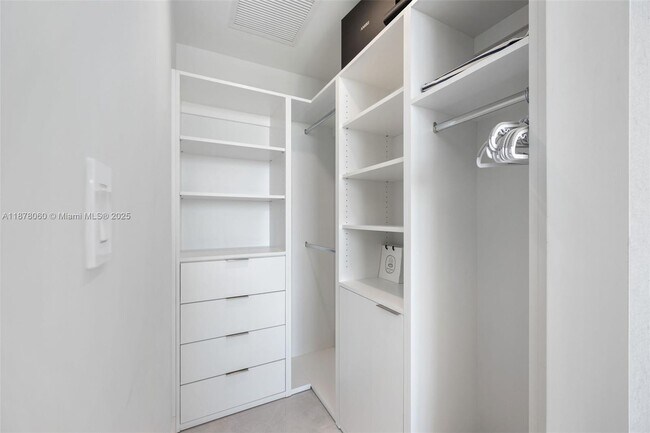 Building Photo - 2678 Tigertail Ave