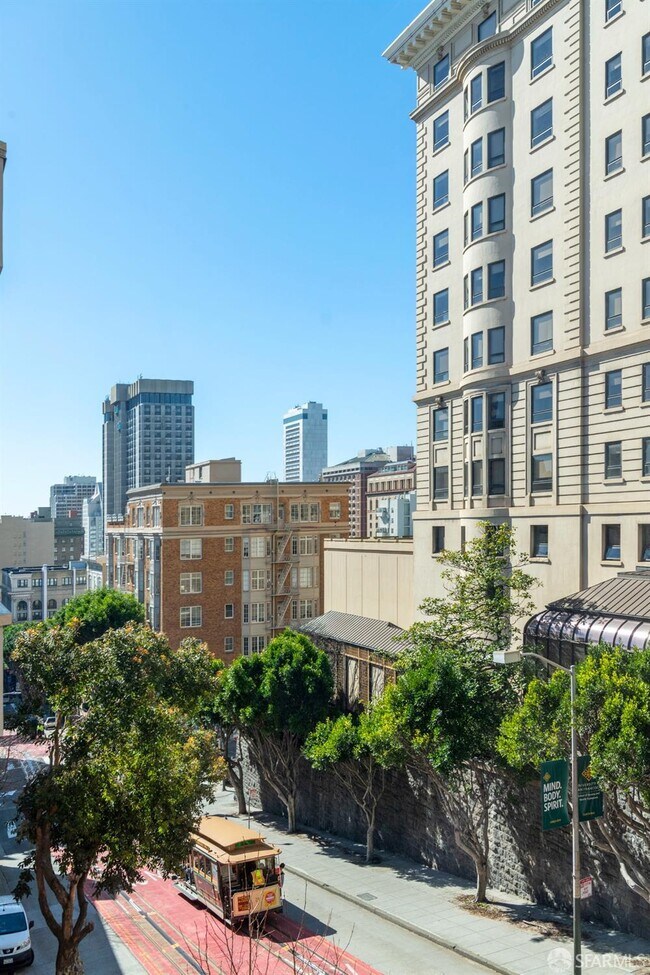 Building Photo - 875 California St