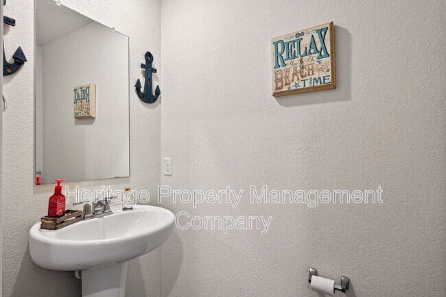 Building Photo - 4037 Bermuda Ln