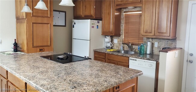 Building Photo - 3830 Catalina Dr