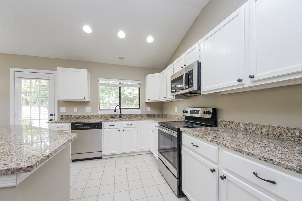 Building Photo - 634 Arbukle Ct