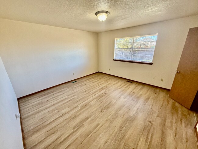 Building Photo - 1608 Oakcliff Rd