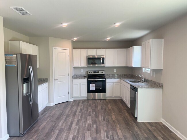 Building Photo - Wonderful Home in The Highlands