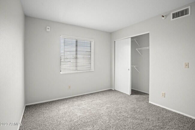 Building Photo - 17 E Ruth Ave