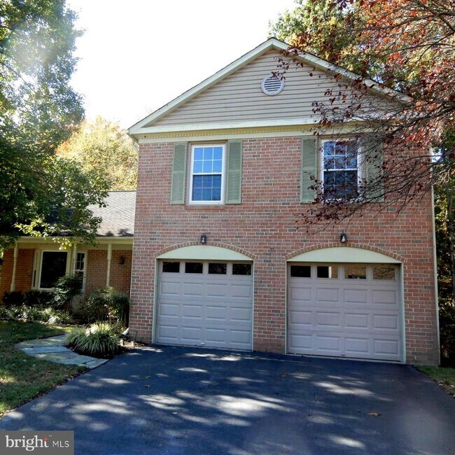 Building Photo - 7014 Maple Tree Ln