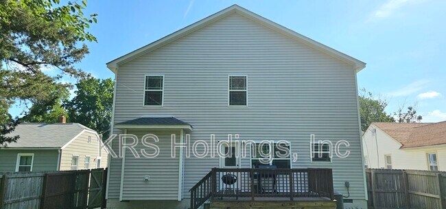 Building Photo - 635 Bell St