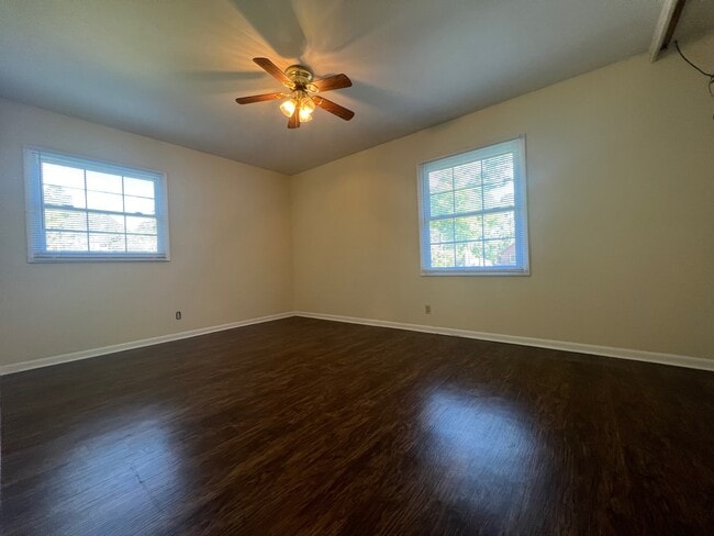 Building Photo - 109 Pound Dr