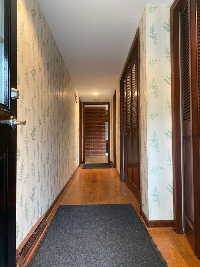 Building Photo - Beautiful Home on the Maumee River