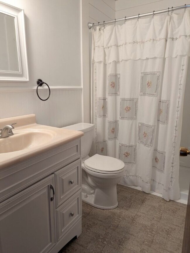 Building Photo - $1,700 - 3 Bedroom 1 Bathroom Home in Lovely Setting in Savannah Community