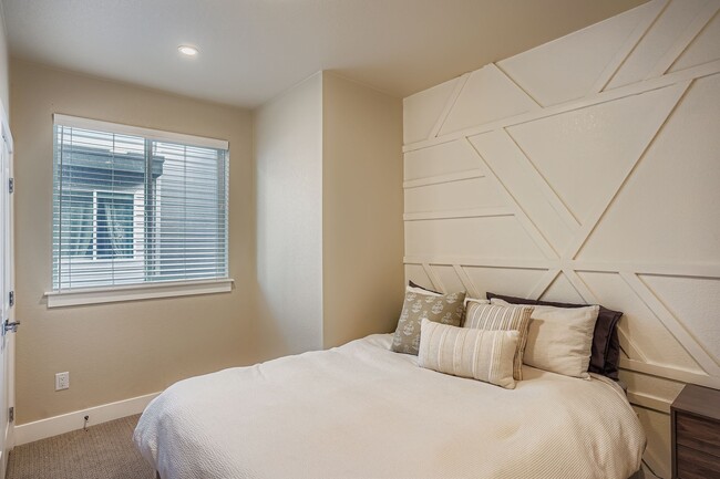 Building Photo - 2739 W 24th Ave