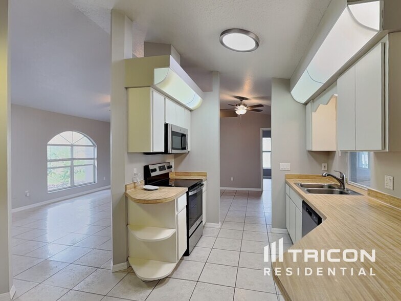 Building Photo - 99 Sandhurst Dr