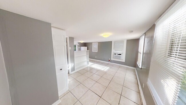 Primary Photo - 1414 Ingleside Ave