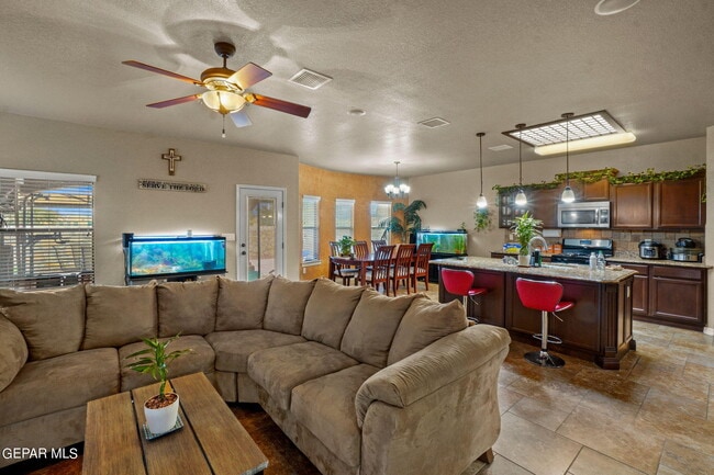 Building Photo - 3845 Tierra Campa Dr