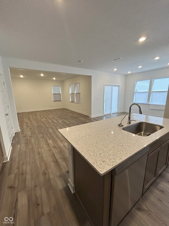 Building Photo - 7545 Fallsworth Dr
