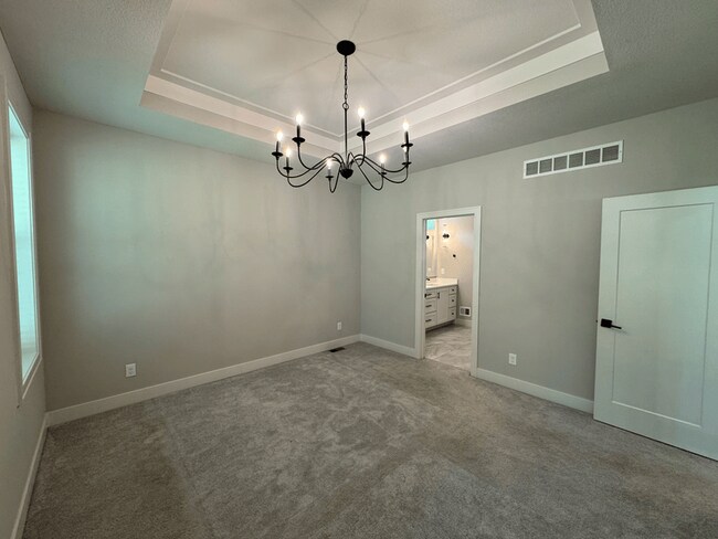 Building Photo - 1613 SW Hedgewood Ln